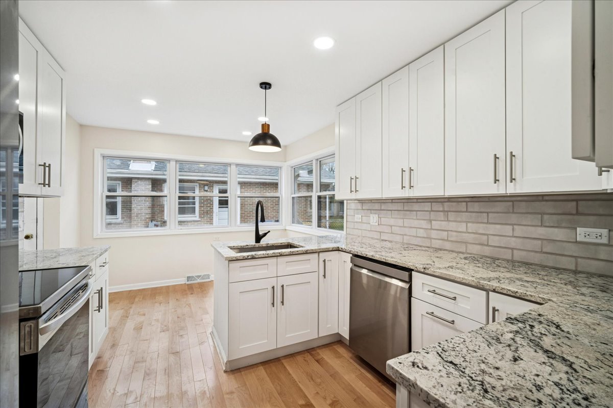1812 Winthrop Road Highland Park, IL 60035 - Photo 10 of 32