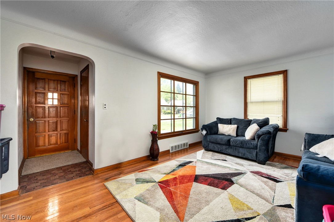 943 Glenside Avenue South Euclid, OH 44121 - Photo 2 of 22 Gallery Image 2
