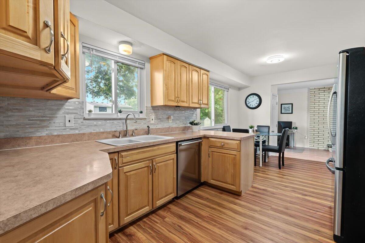 43009 Arlington Road Canton, MI 48187 - Photo 13 of 37 Kitchen