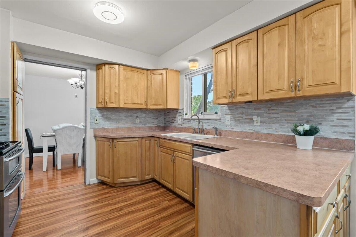 43009 Arlington Road Canton, MI 48187 - Photo 14 of 37 Kitchen