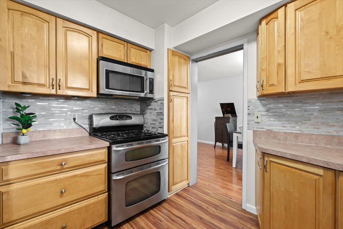 43009 Arlington Road Canton, MI 48187 - Photo 15 of 37 Kitchen