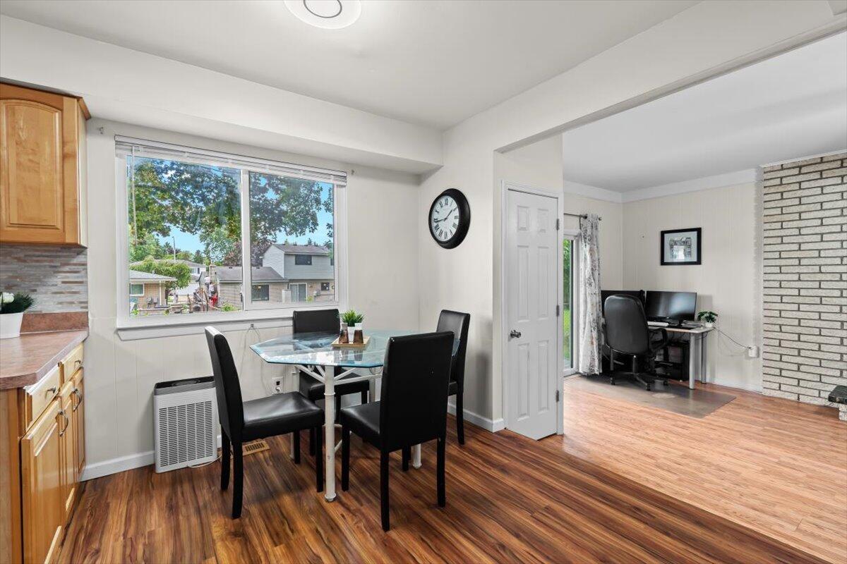 43009 Arlington Road Canton, MI 48187 - Photo 16 of 37 Breakfast Nook