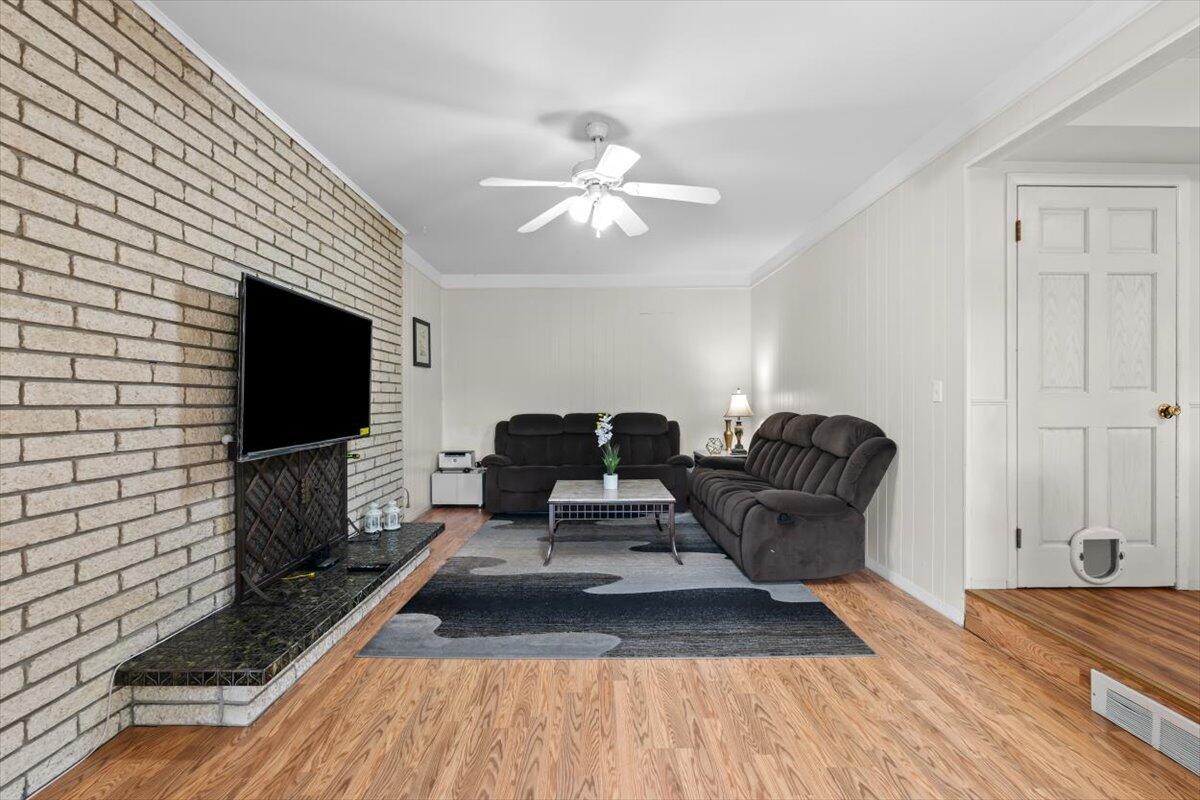 43009 Arlington Road Canton, MI 48187 - Photo 17 of 37 18