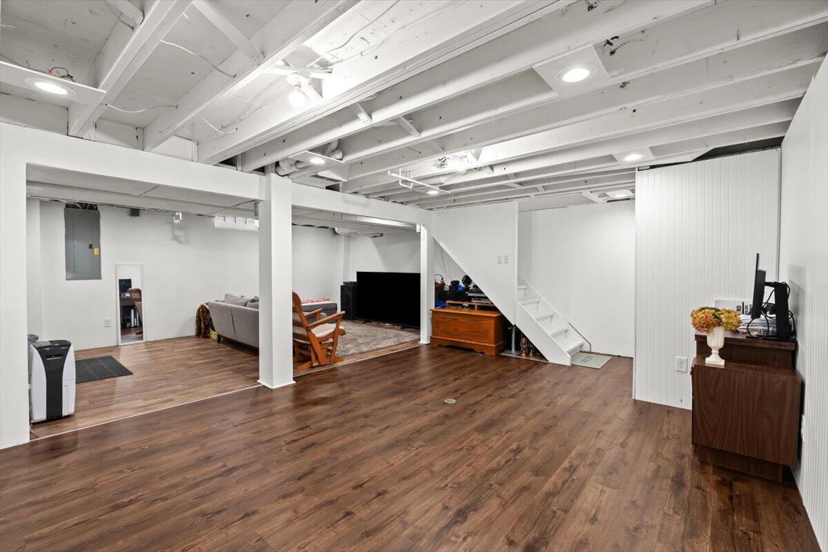 43009 Arlington Road Canton, MI 48187 - Photo 27 of 37 28