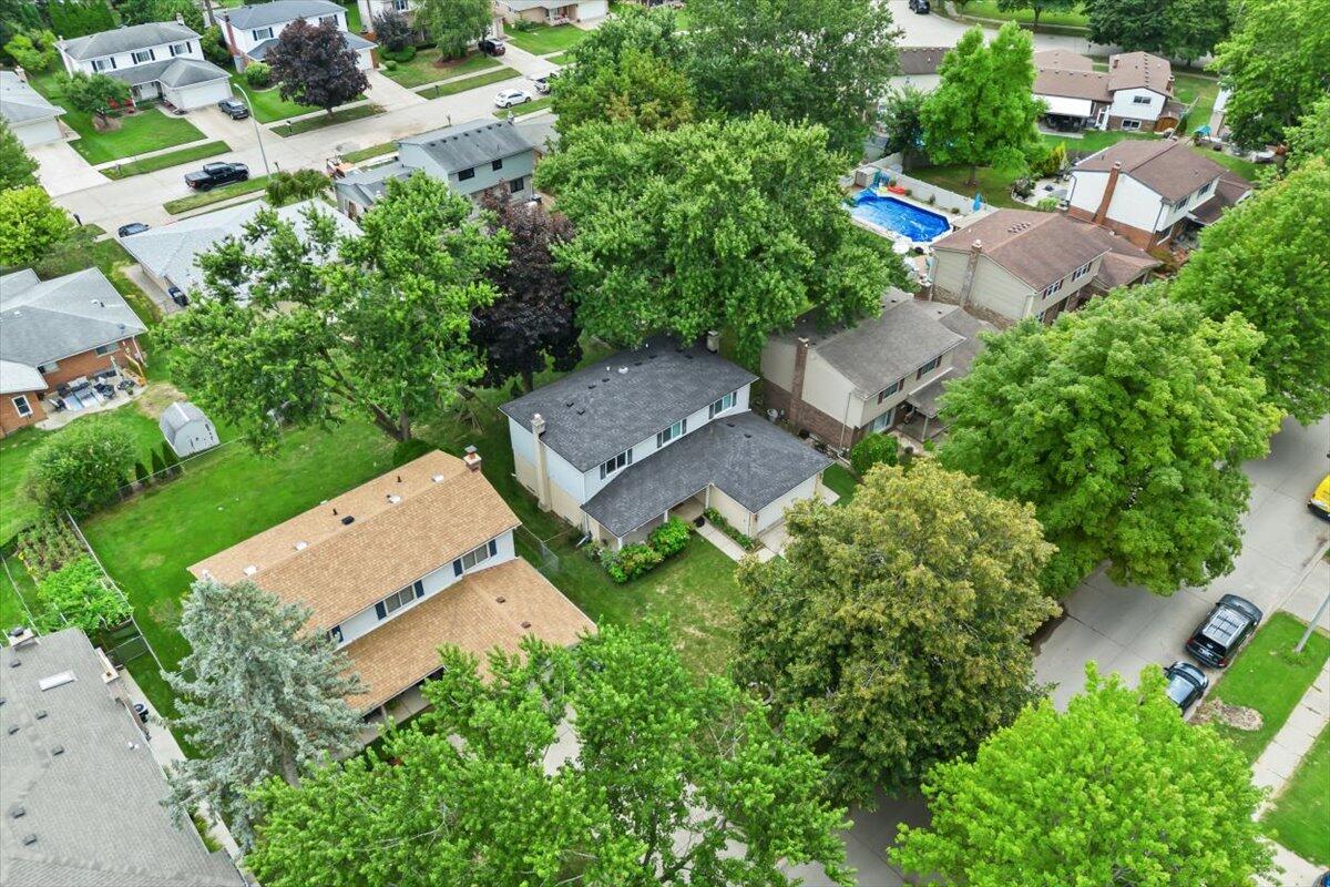 43009 Arlington Road Canton, MI 48187 - Photo 34 of 37 35