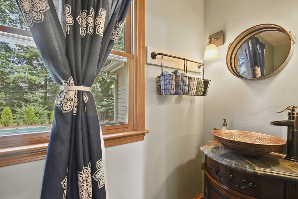 80 Bennett Street Hudson, MA 01749 - Photo 6 of 42 Gallery Image 6