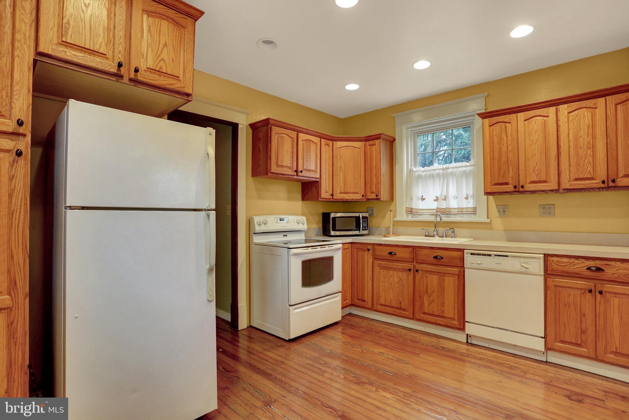 214 Hillside Road Harrisburg, PA 17104 - Photo 2 of 38 Gallery Image 2