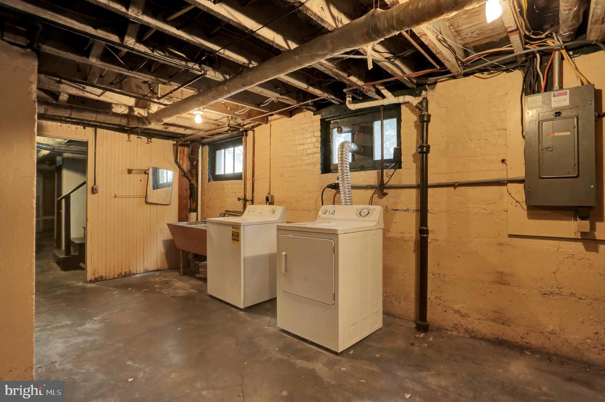 214 Hillside Road Harrisburg, PA 17104 - Photo 11 of 38 Gallery Image 11