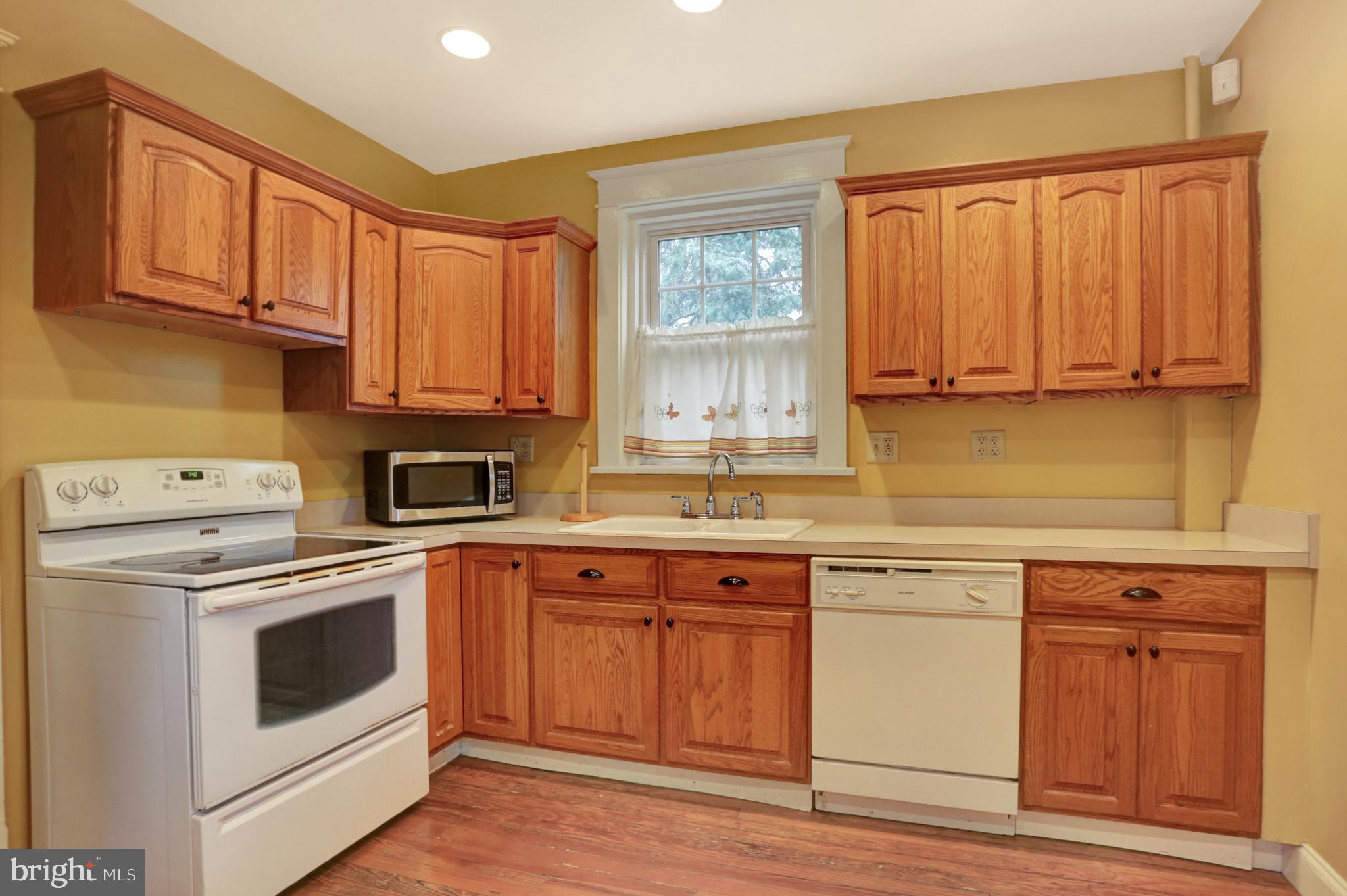 214 Hillside Road Harrisburg, PA 17104 - Photo 3 of 38 Gallery Image 3