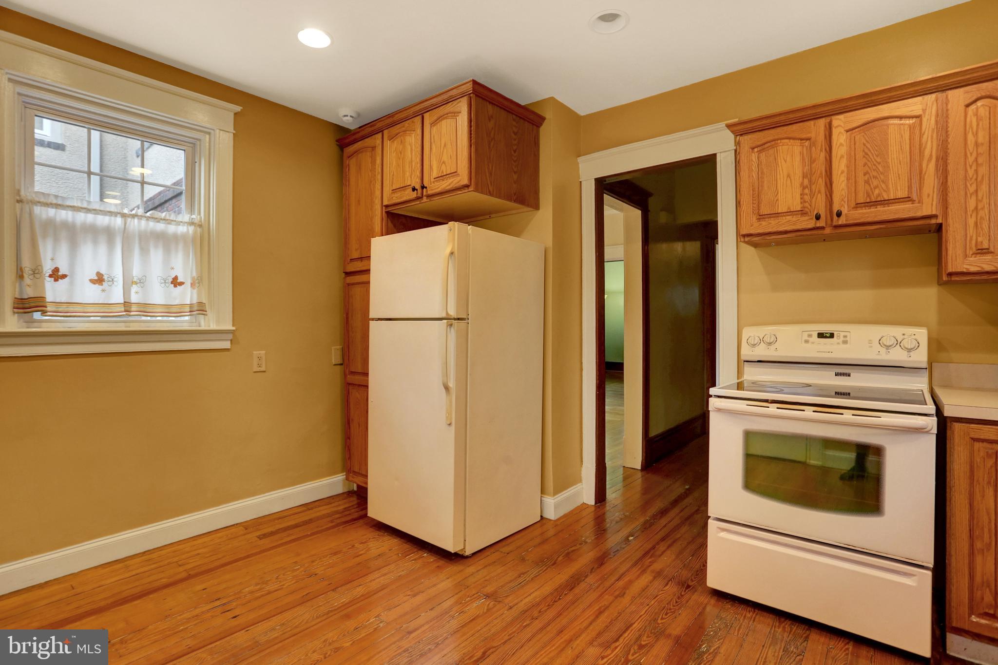 214 Hillside Road Harrisburg, PA 17104 - Photo 4 of 38 Gallery Image 4