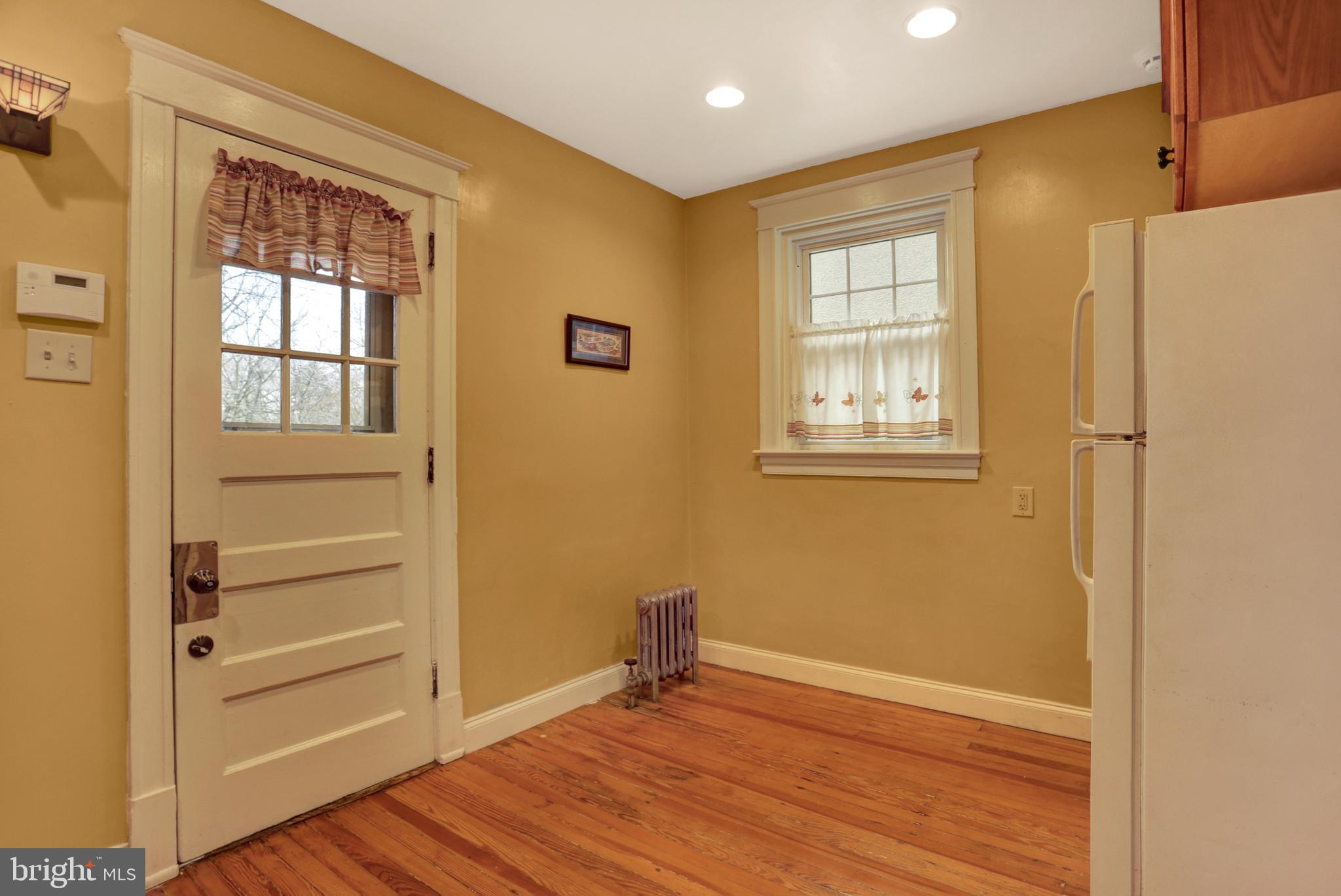 214 Hillside Road Harrisburg, PA 17104 - Photo 5 of 38 Gallery Image 5