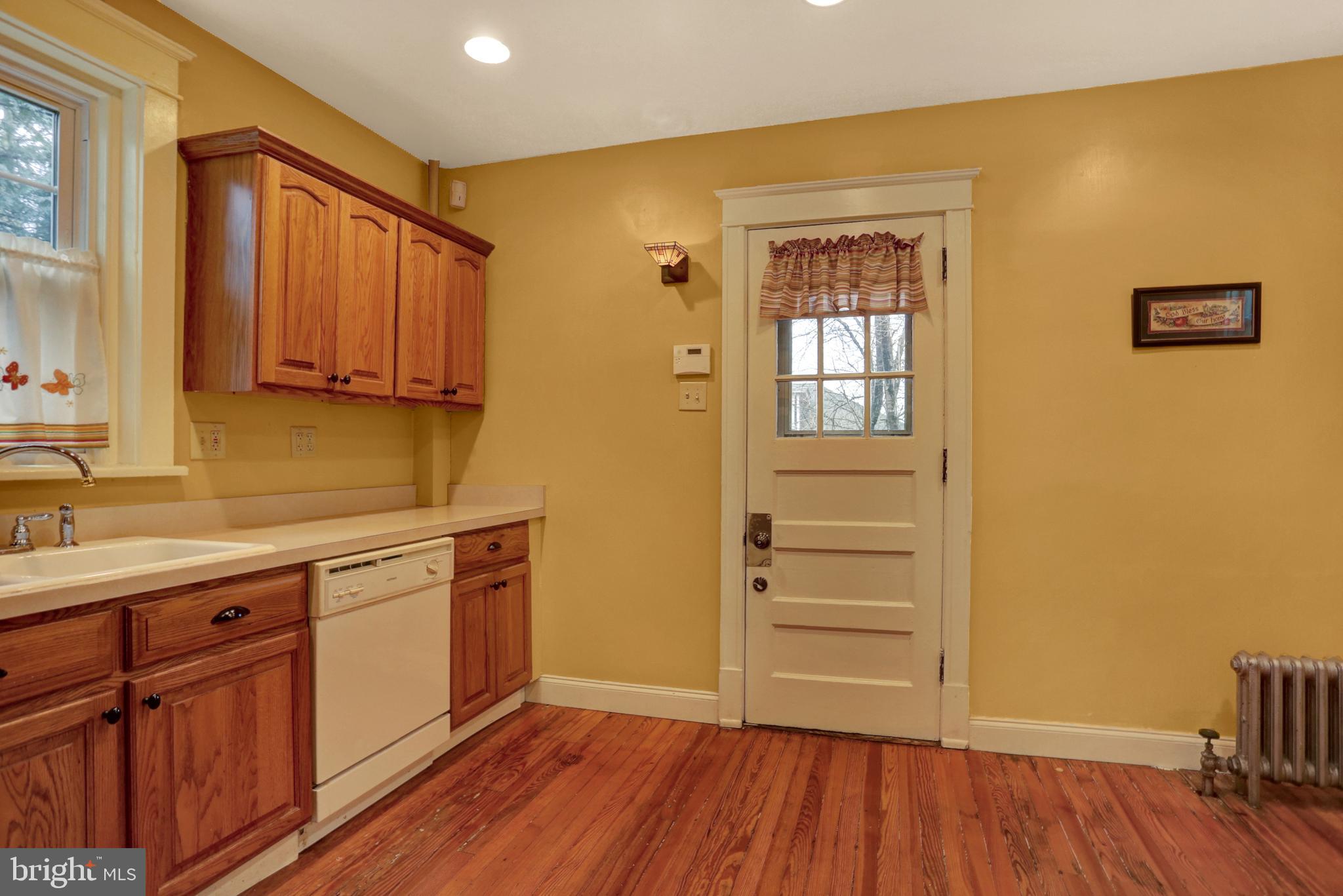 214 Hillside Road Harrisburg, PA 17104 - Photo 6 of 38 Gallery Image 6