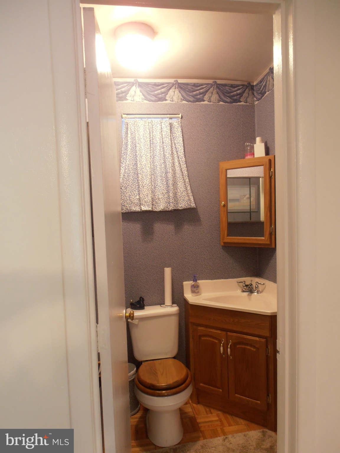 12925 Dean Road Silver Spring, MD 20906 - Photo 11 of 11 Powder Room