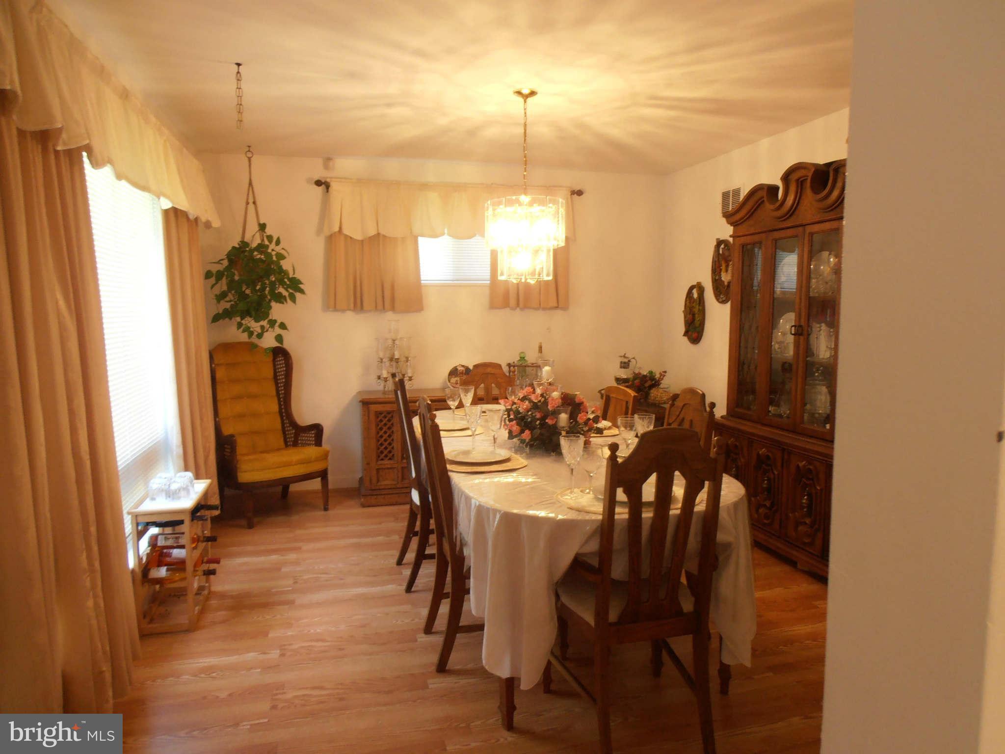 12925 Dean Road Silver Spring, MD 20906 - Photo 7 of 11 Dining Room