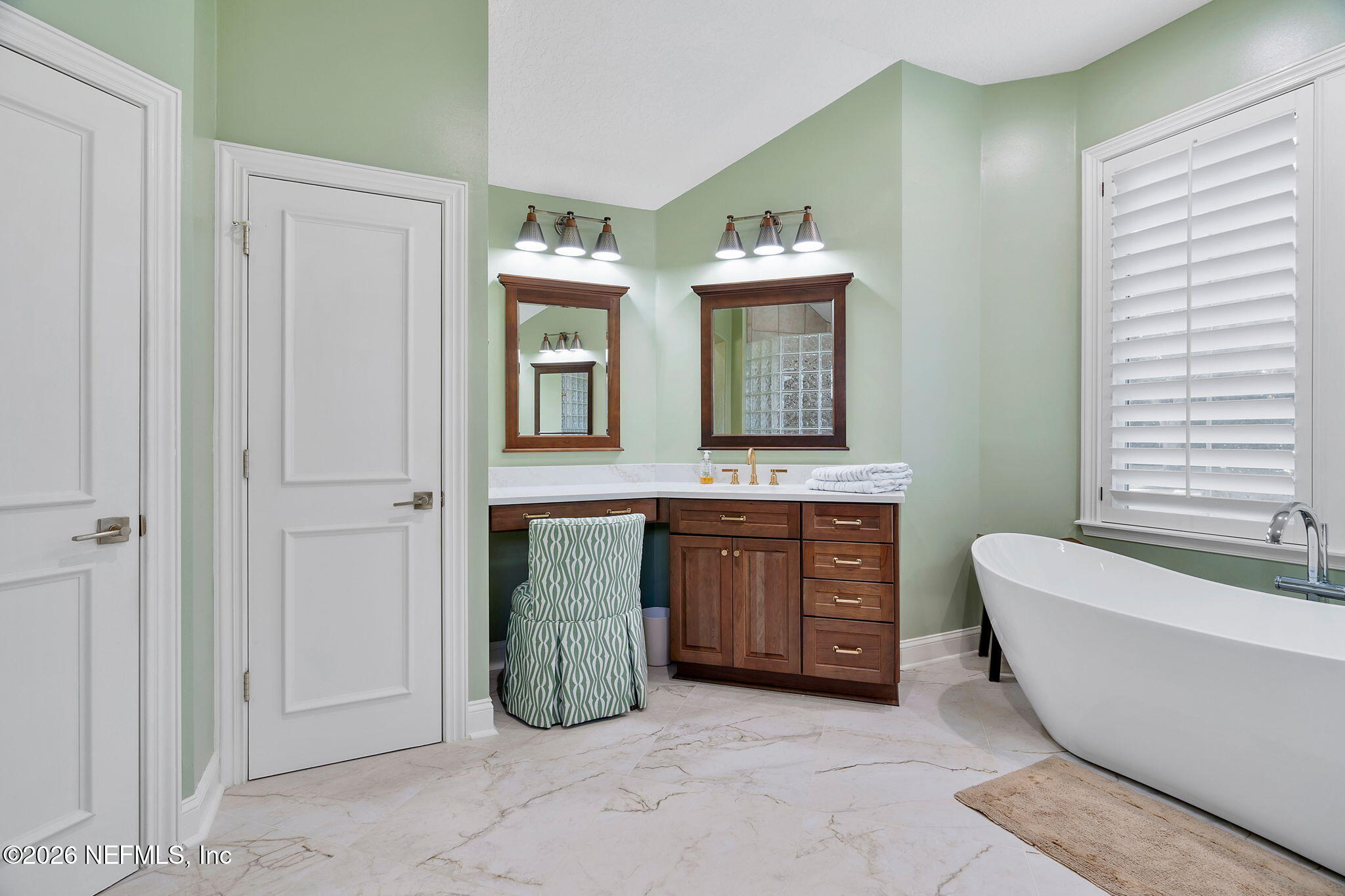 160 Governors Road Ponte Vedra Beach, FL 32082 - Photo 31 of 72 a spacious bathroom with a double vanity sink a mirror and a bathtub