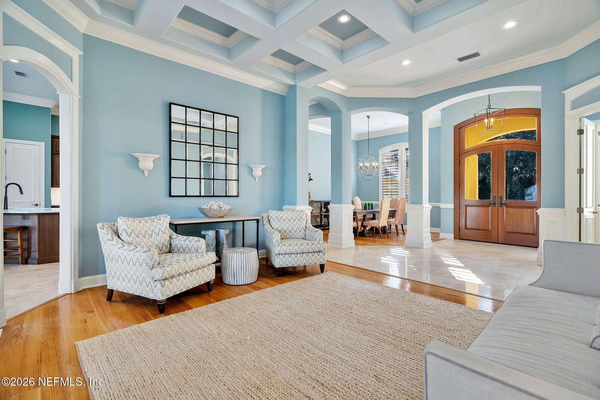 160 Governors Road Ponte Vedra Beach, FL 32082 - Photo 9 of 72 a living room with furniture and a large window