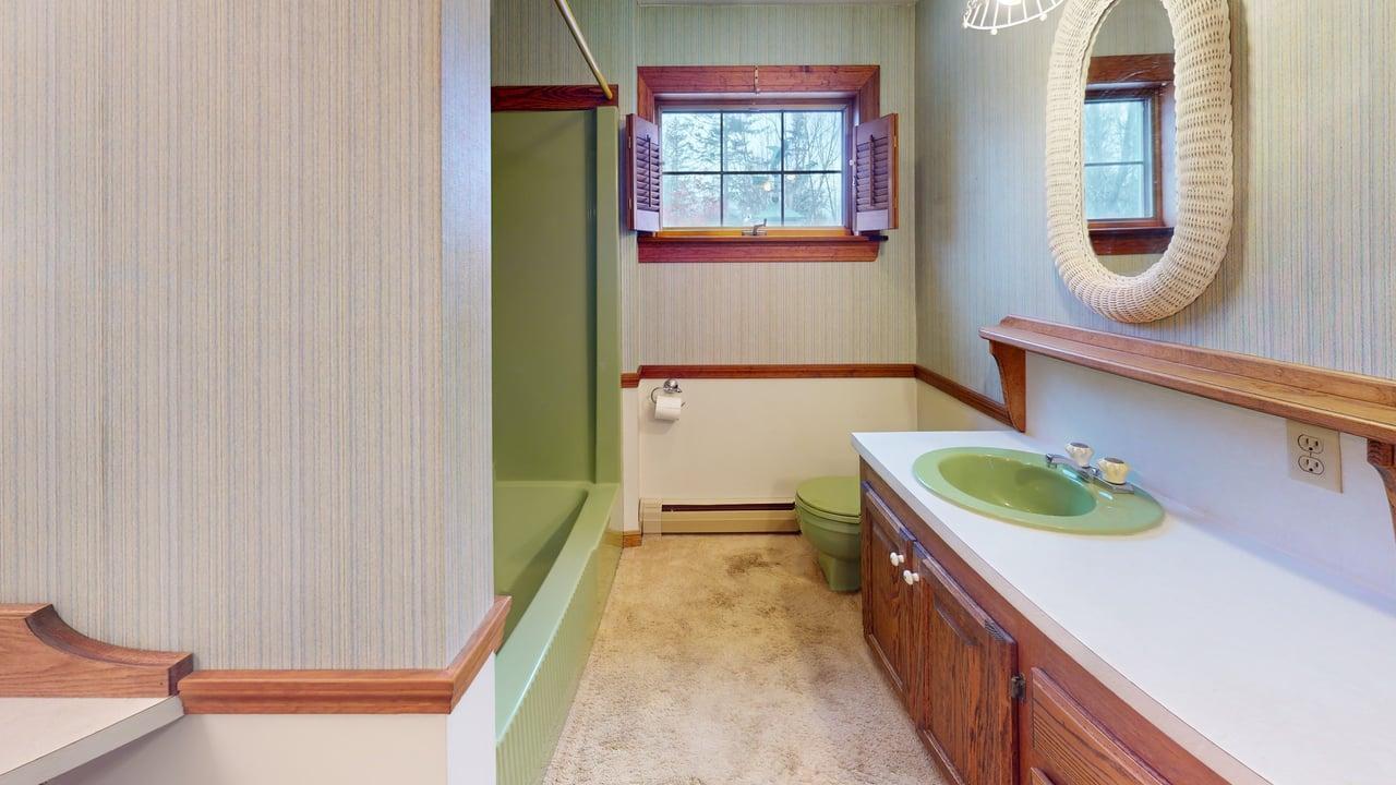 90 Woodridge Road Brewer, ME 04412 - Photo 42 of 74 Second Floor Full Bathroom