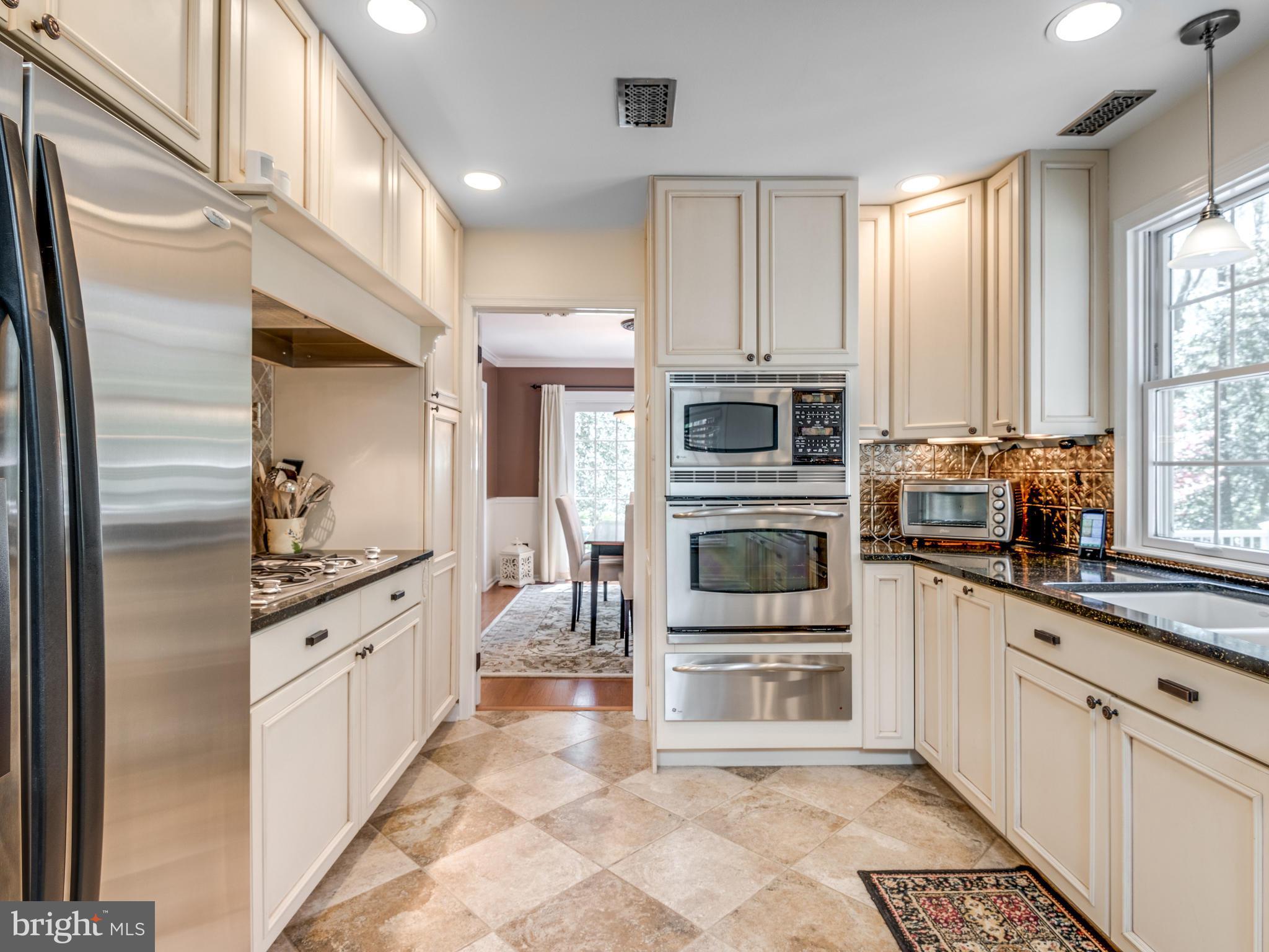 11798 Grey Birch Place Reston, VA 20191 - Photo 10 of 30 Updated Kitchen