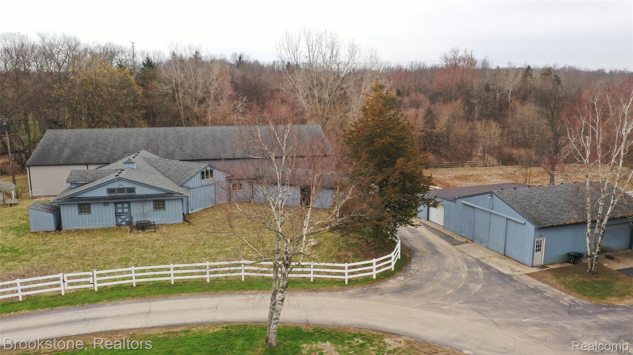 11511 Terrace Road Holly, MI 48442 - Photo 14 of 41 This property will allow all of your equestrian dreams to come true!