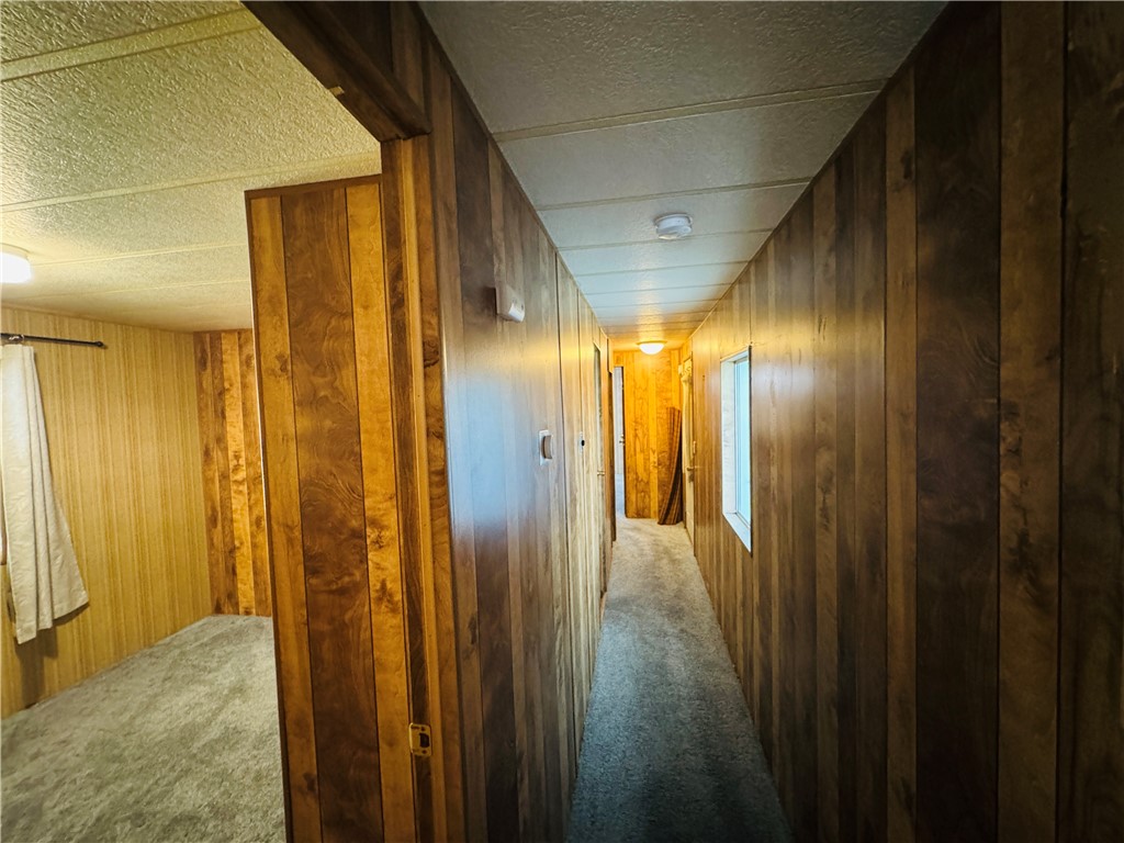 333 Dennison Road, Unit 6 Tehachapi, CA 93561 - Photo 13 of 27 Hallway
