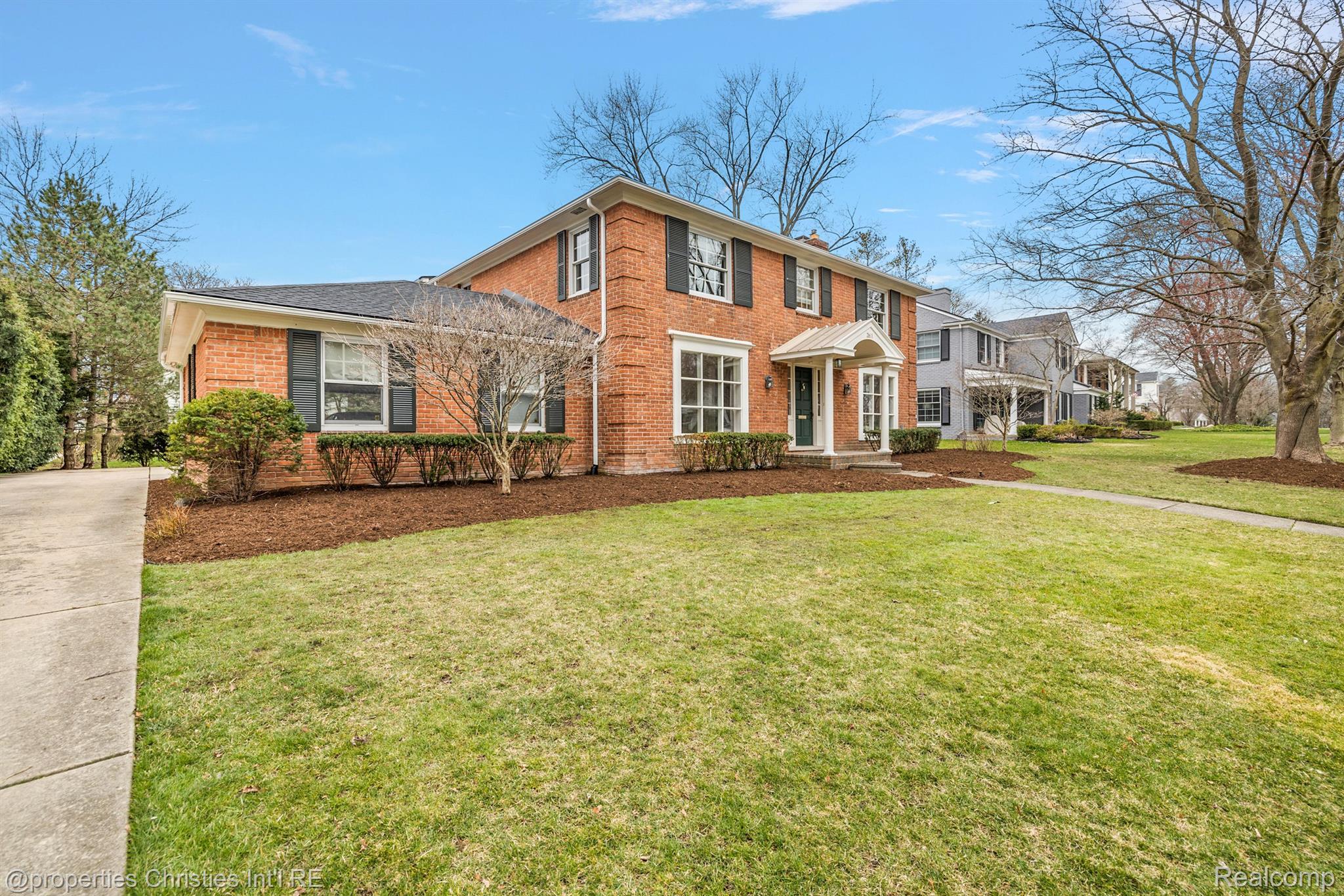 2611 Amberly Road Bloomfield Hills, MI 48301 - Photo 3 of 61 Gallery Image 3