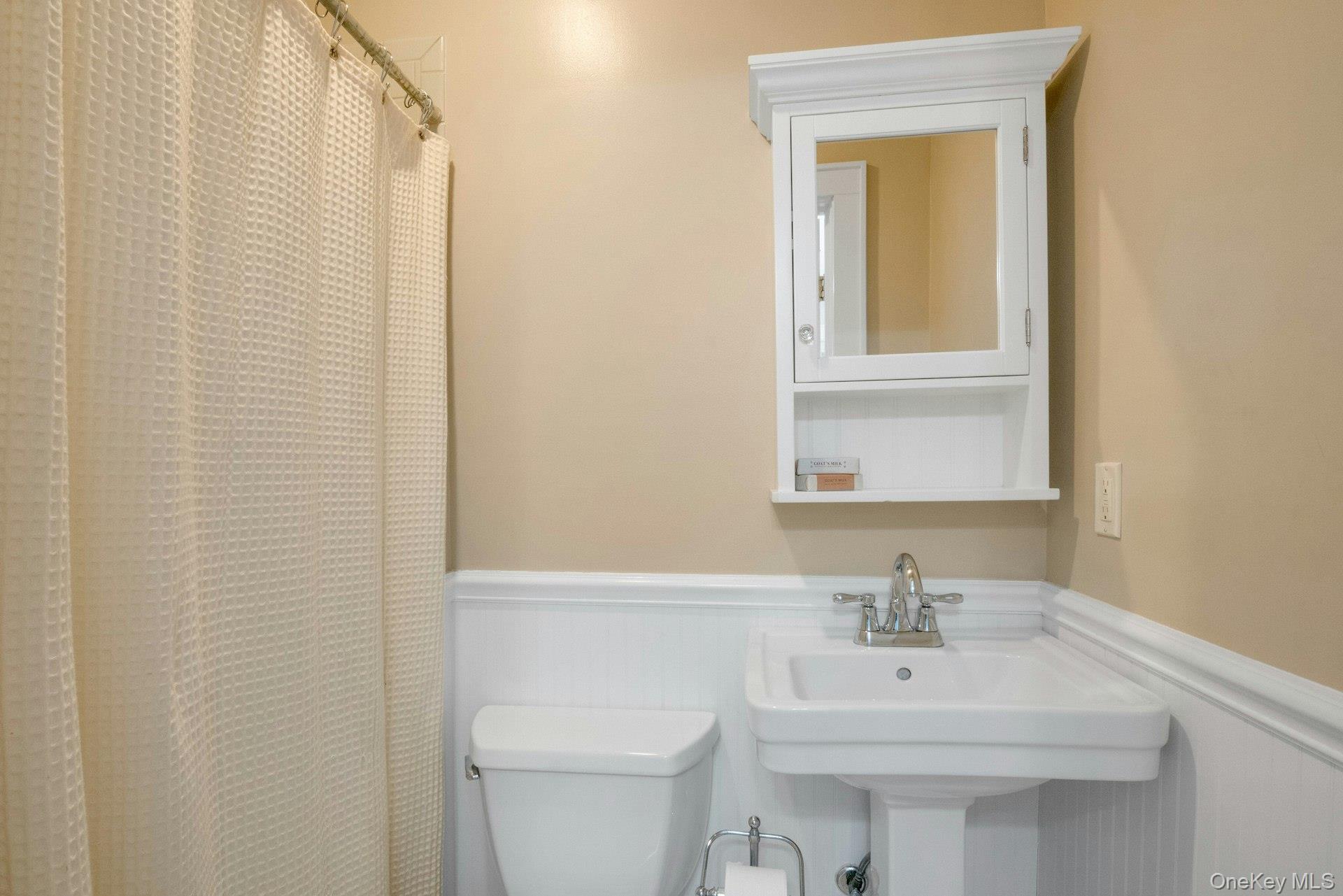 25 Maple Road Briarcliff Manor, NY 10510 - Photo 19 of 48 Updated Full Bathroom in Office/Guest BR serves the main floor.