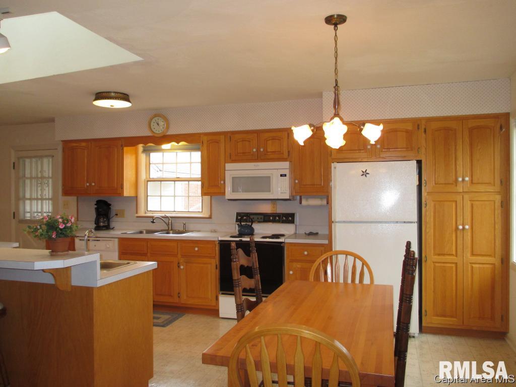 2223 Greenbriar Road Springfield, IL 62704 - Photo 12 of 31