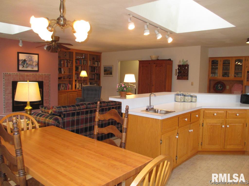 2223 Greenbriar Road Springfield, IL 62704 - Photo 14 of 31