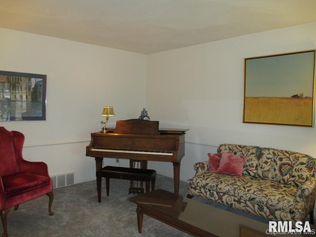 2223 Greenbriar Road Springfield, IL 62704 - Photo 6 of 31