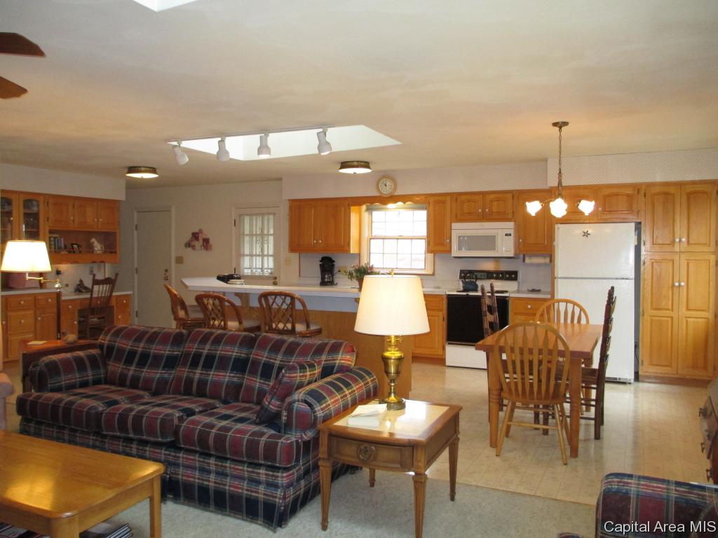 2223 Greenbriar Road Springfield, IL 62704 - Photo 10 of 31