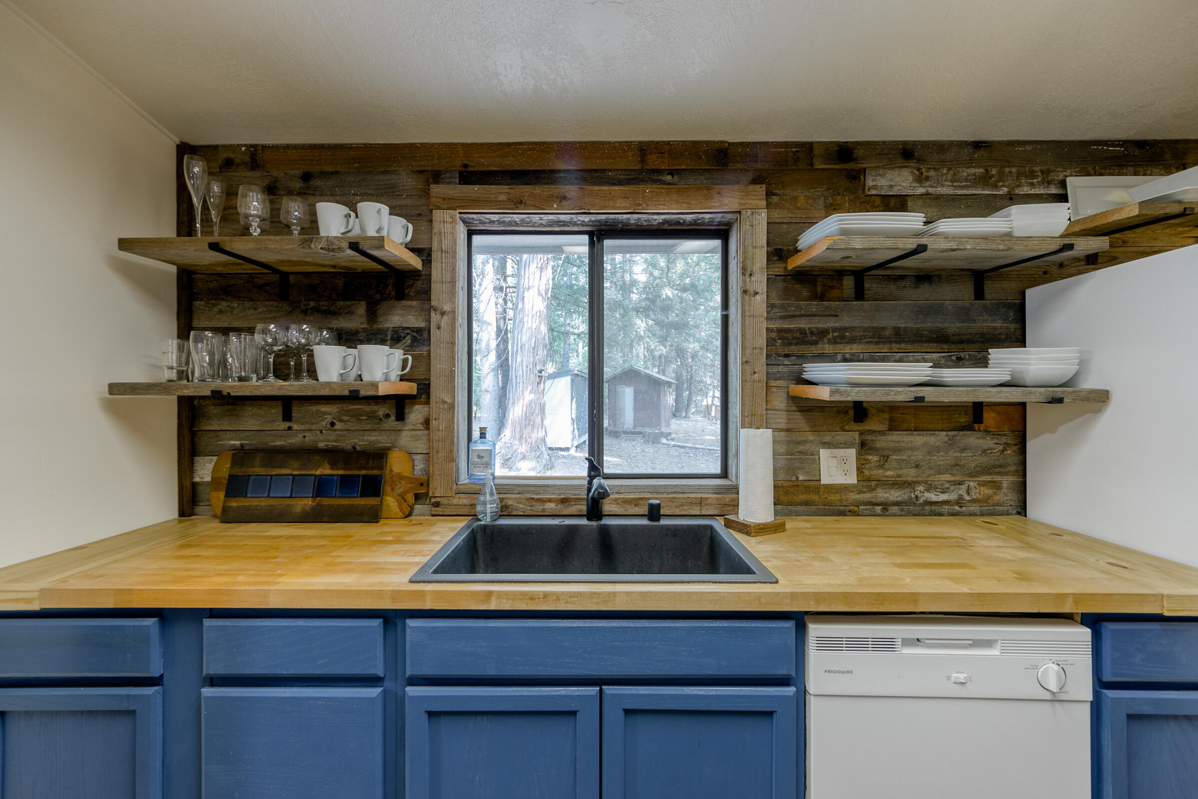 8133 Lake McCumber Road Shingletown, CA 96088 - Photo 20 of 56 Kitchen