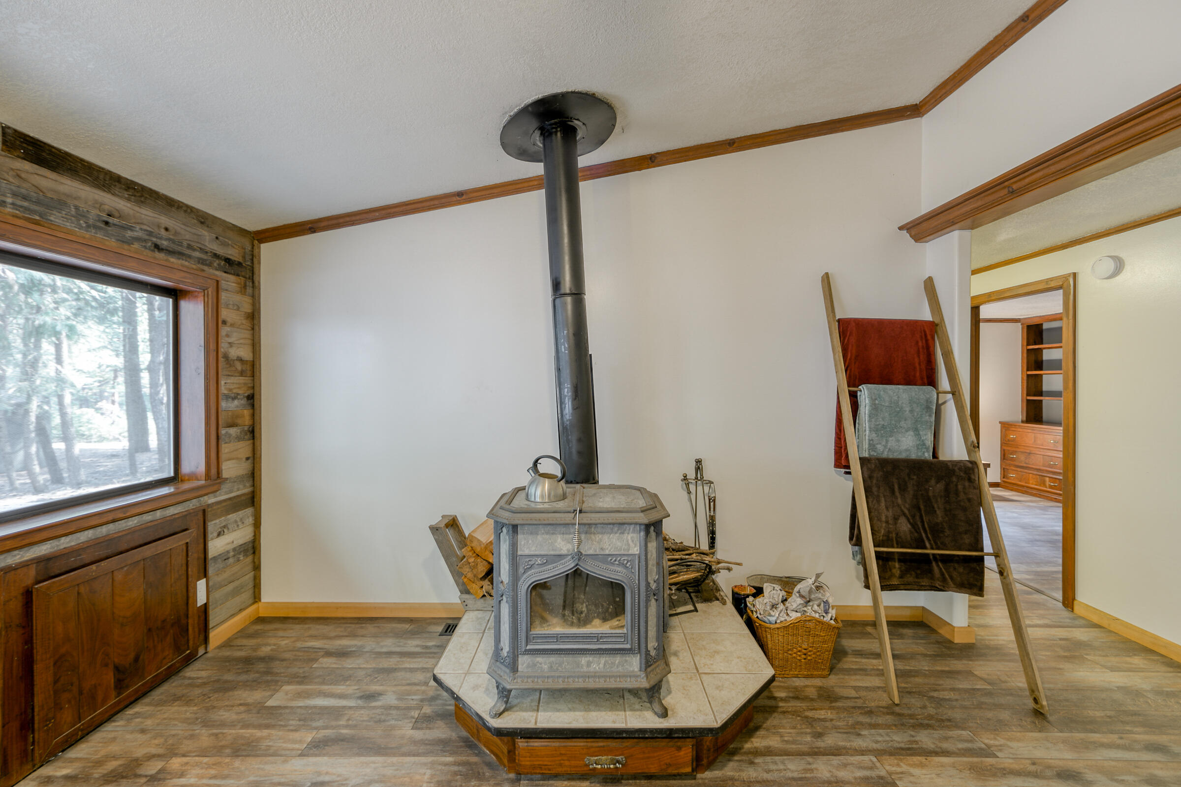 8133 Lake McCumber Road Shingletown, CA 96088 - Photo 23 of 56 Family Room