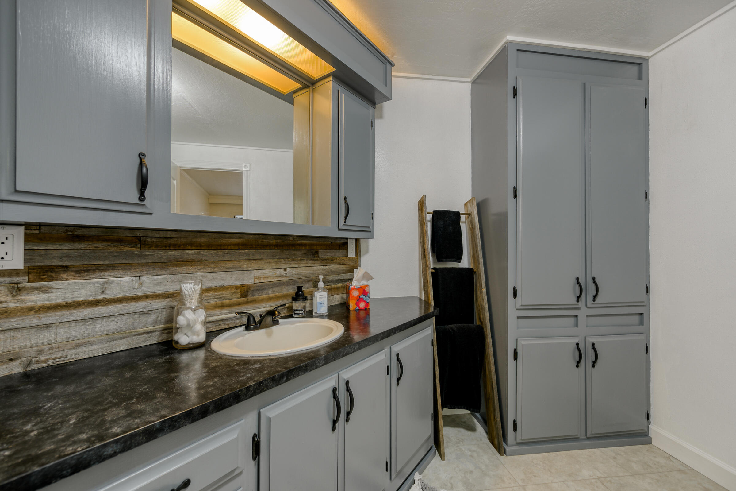 8133 Lake McCumber Road Shingletown, CA 96088 - Photo 31 of 56 Master Bath