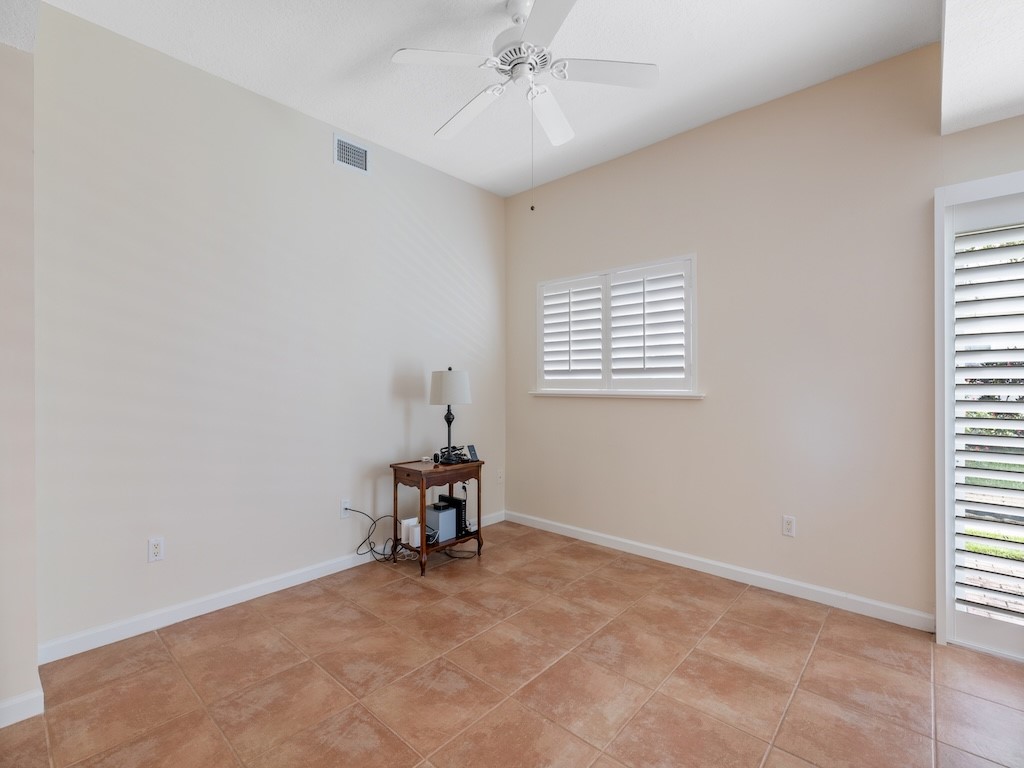 544 7th Square Southwest, Unit 101 Vero Beach, FL 32962 - Photo 14 of 34