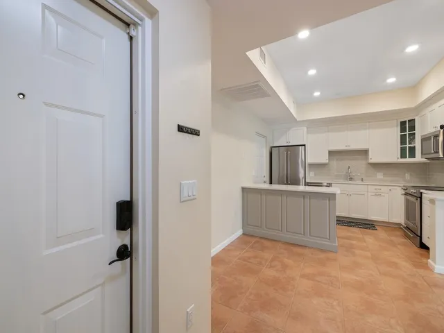 $235,000 | 544 7th Square Southwest, Unit 101, Vero Beach, FL 32962