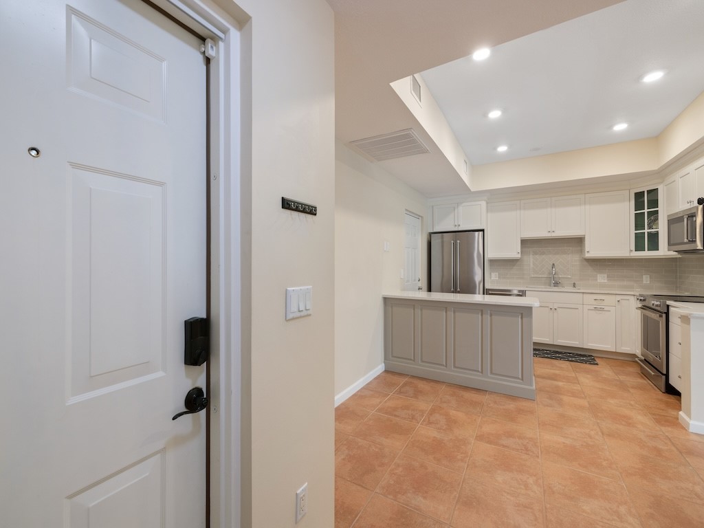 544 7th Square Southwest, Unit 101 Vero Beach, FL 32962 - Photo 3 of 34