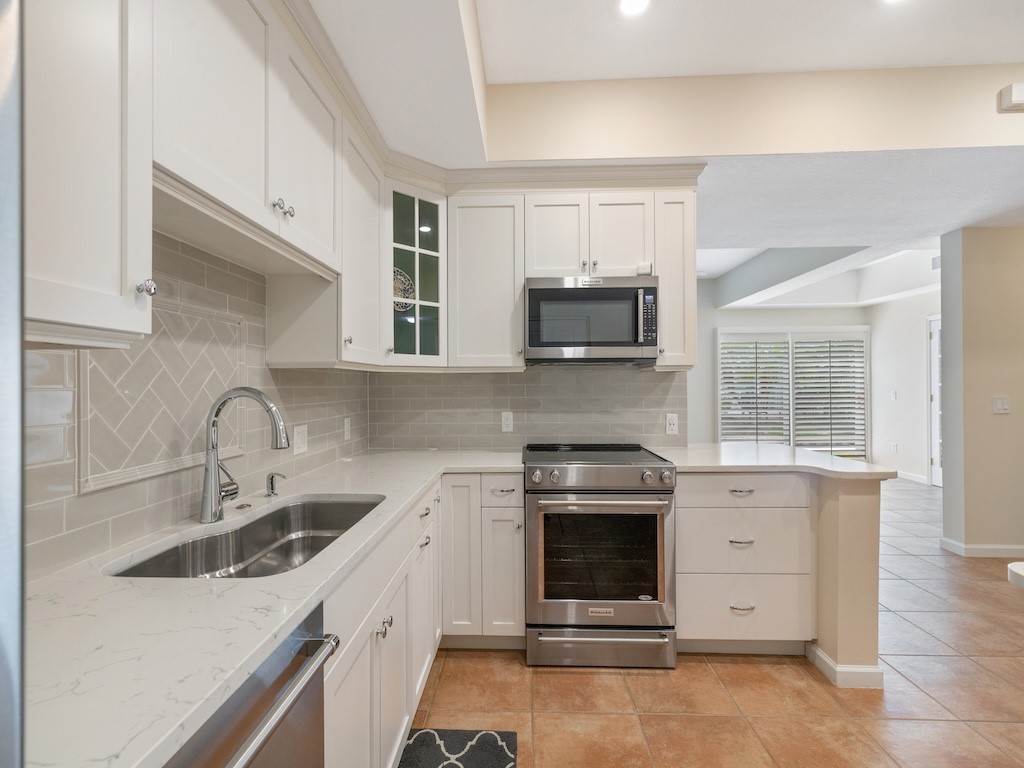 544 7th Square Southwest, Unit 101 Vero Beach, FL 32962 - Photo 4 of 34