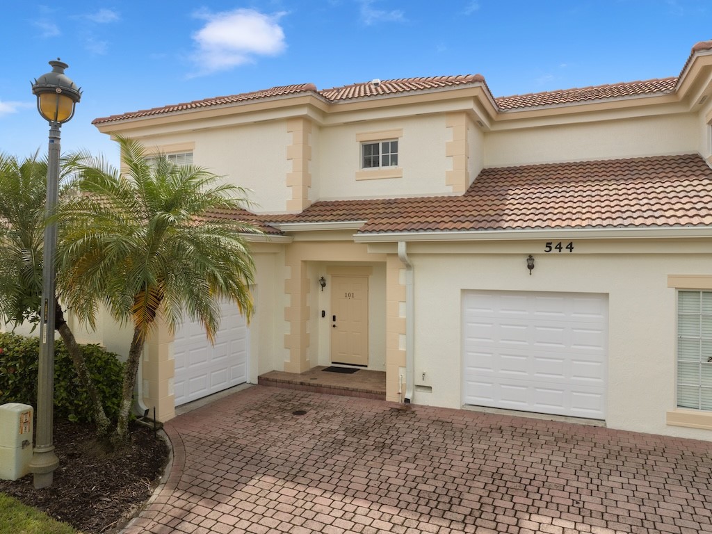 544 7th Square Southwest, Unit 101 Vero Beach, FL 32962 - Photo 5 of 34