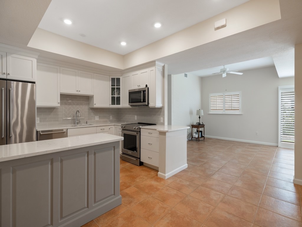 544 7th Square Southwest, Unit 101 Vero Beach, FL 32962 - Photo 7 of 34