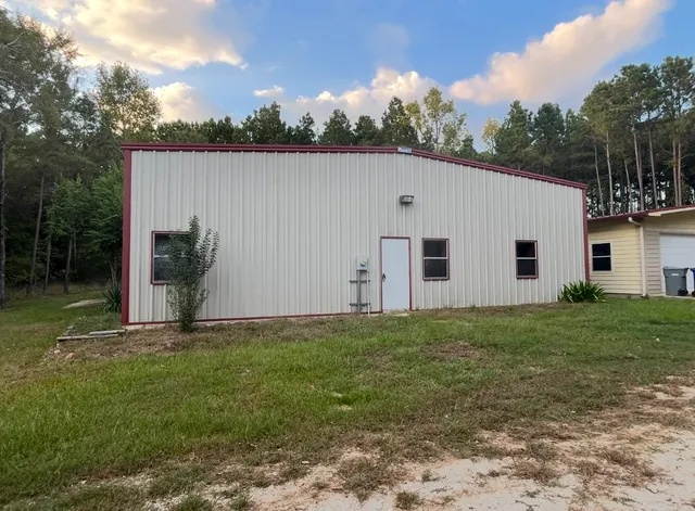 a view of a back yard of the house