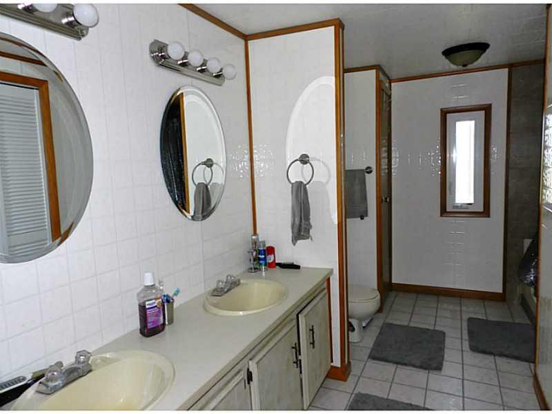 1207 Mt Jackson Road New Castle, PA 16102 - Photo 11 of 17 Master Bath/Spa.
