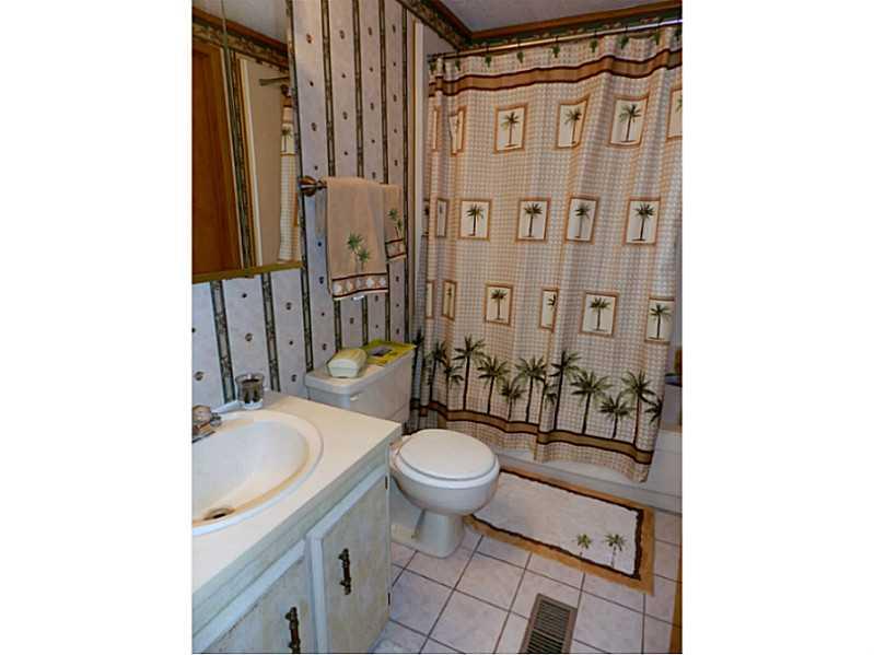 1207 Mt Jackson Road New Castle, PA 16102 - Photo 14 of 17 Full Bath.