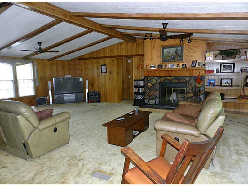 1207 Mt Jackson Road New Castle, PA 16102 - Photo 4 of 17 Living Room.