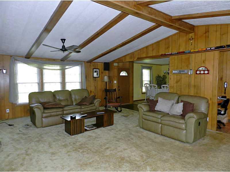 1207 Mt Jackson Road New Castle, PA 16102 - Photo 5 of 17 Living Room.