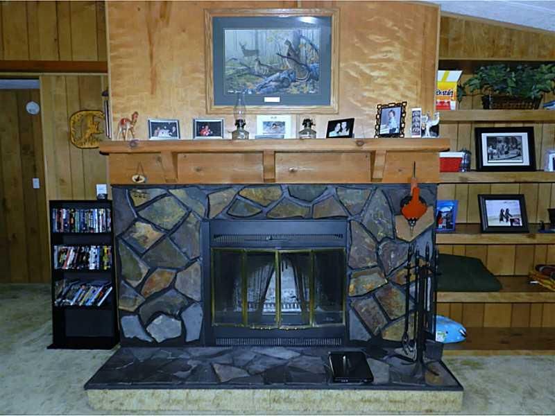 1207 Mt Jackson Road New Castle, PA 16102 - Photo 6 of 17 Living Room.