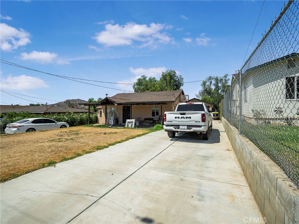 6958 37th Street Riverside, CA 92509 - Photo 3 of 29