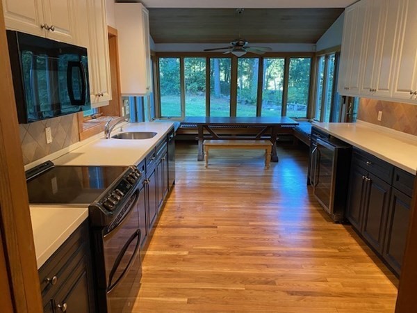 11 Mountain Road Lexington, MA 02420 - Photo 3 of 37