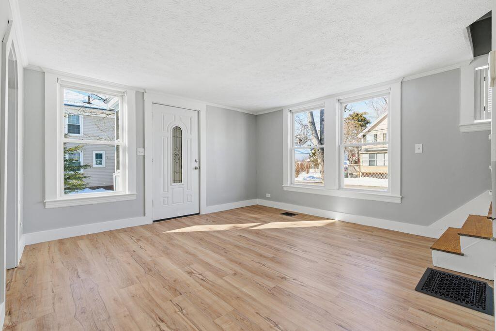 15 Union Street Saco, ME 04072 - Photo 4 of 24 3_DSC04048