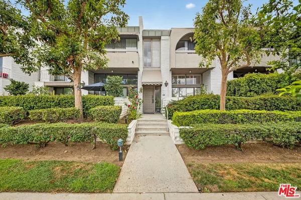$849,000 | 5305 White Oak Avenue, Unit F, Encino, CA 91316