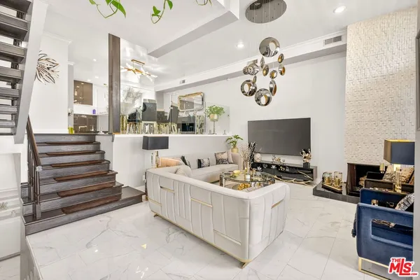 $849,000 | 5305 White Oak Avenue, Unit F, Encino, CA 91316